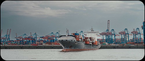 Hamburg, a ship turning on the Elbe